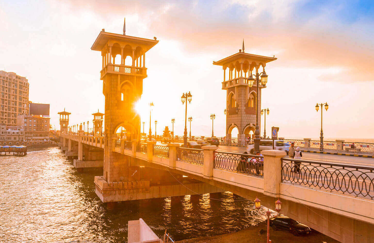 A-wonderful-picture-of-the-Stanley-Bridge-in-Alexandria-at-sunset