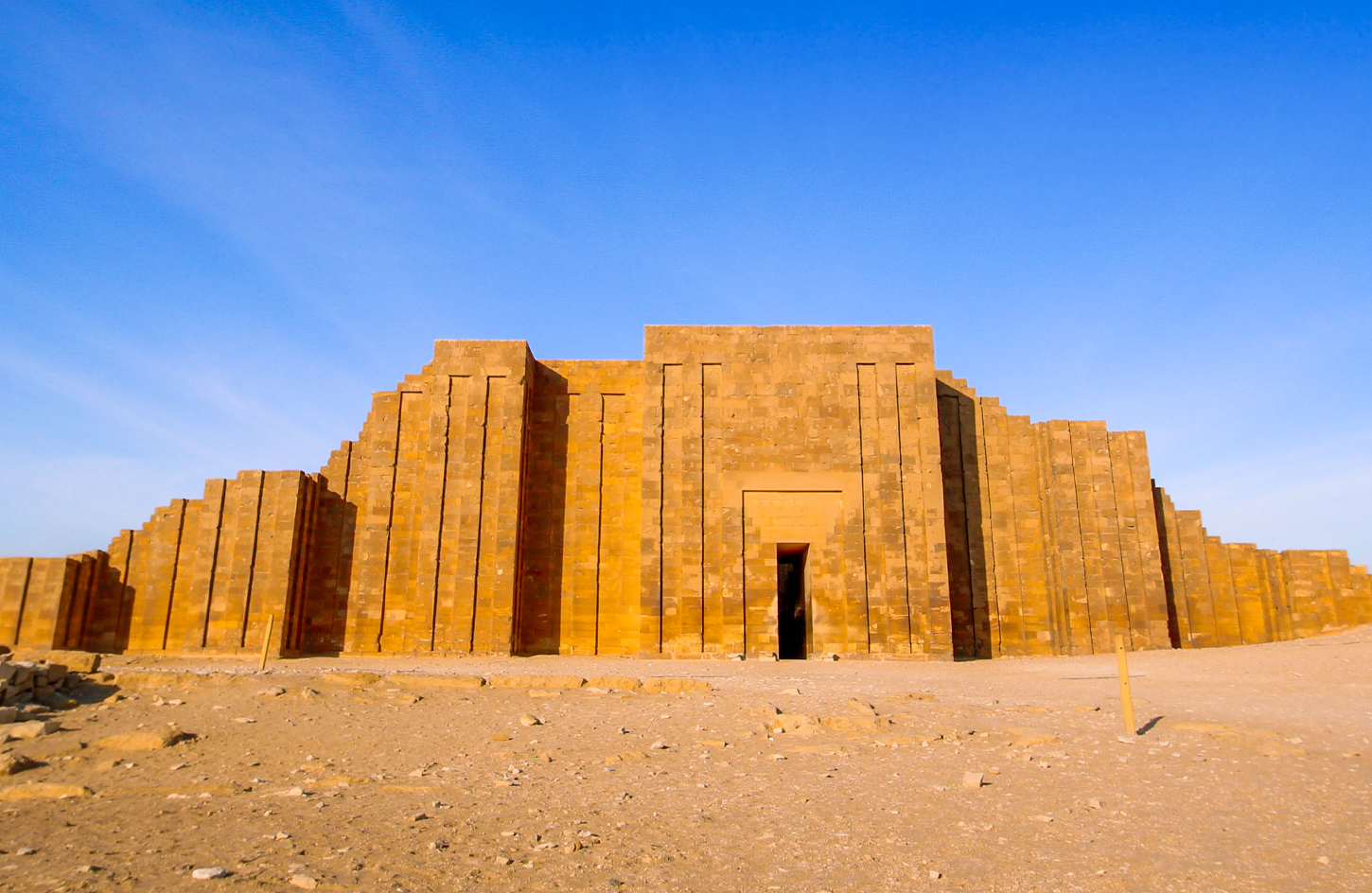 Part-of-the-wall-surrounding-the-Saqqara-necropolis