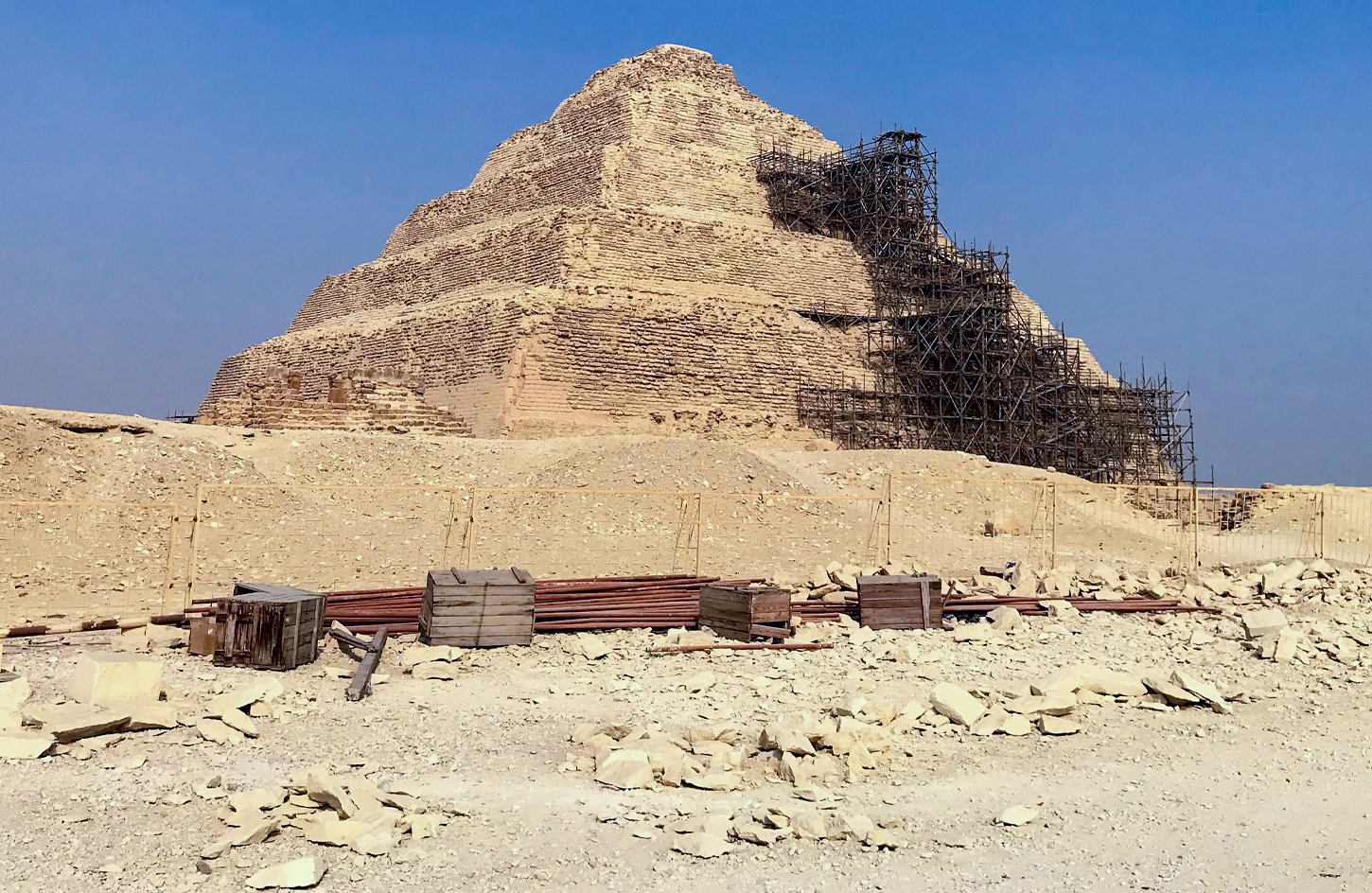 Pictures-of-the-pyramid-of-Saqqara-during-the-restoration