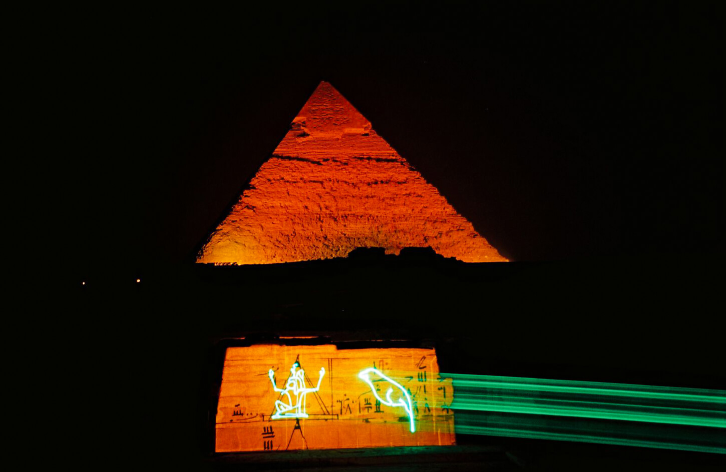 Wonderful-pictures-from-the-sound-and-light-show-at-the-pyramids-in-Giza