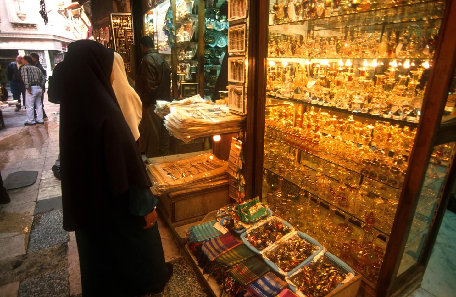 a-great-shot-of-one-of-the-perfume-shops-in-khan-alkhalili