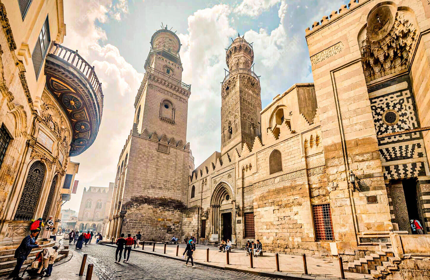 enjoy-walking-in-el-muizz-street-in-cairo