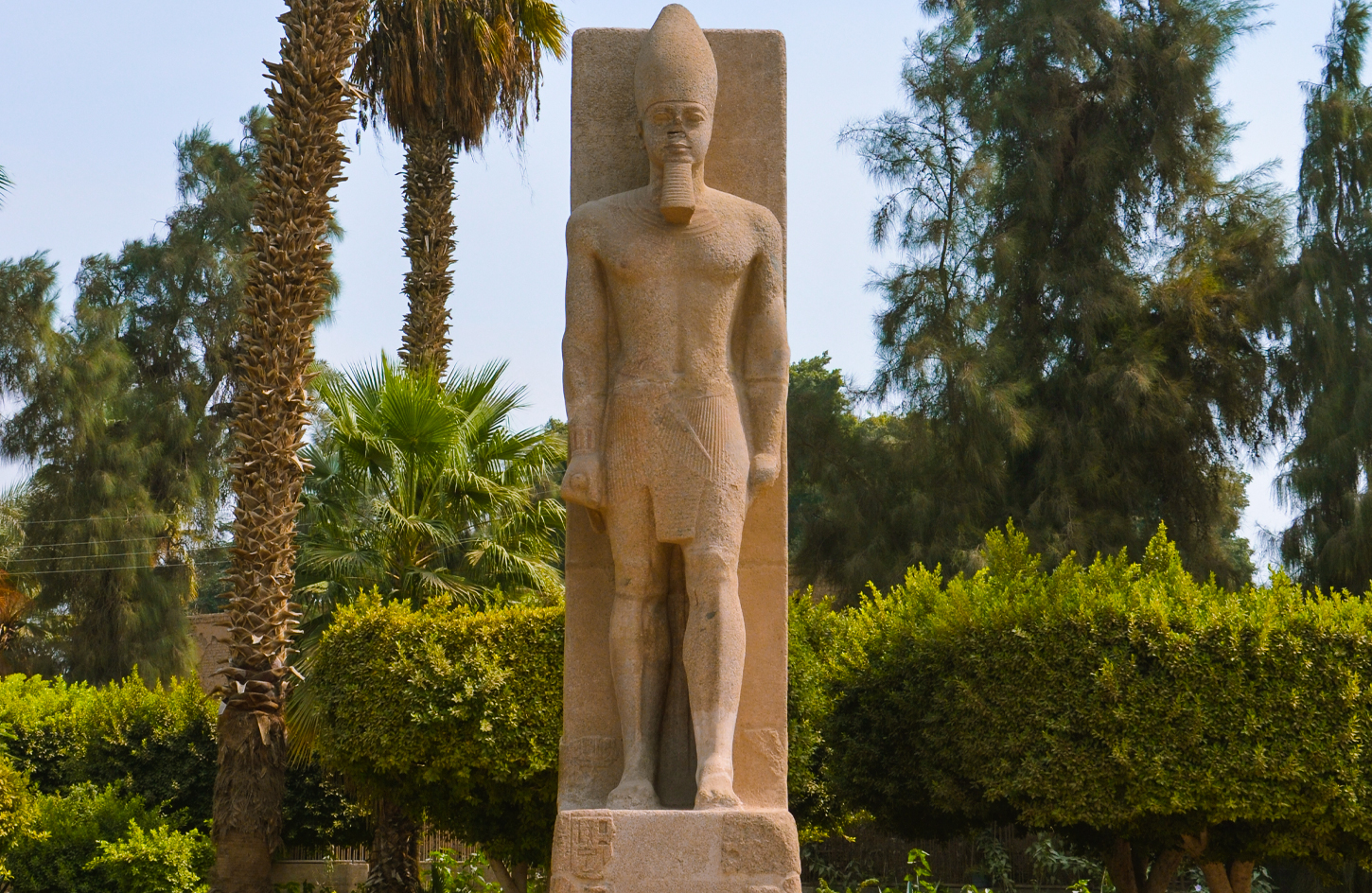 statues-at-city-of-Memphis