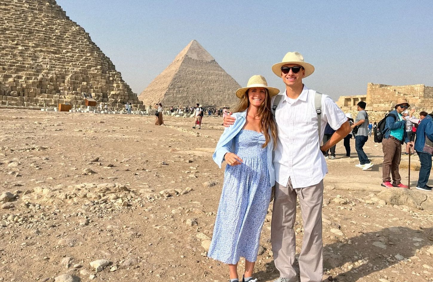 stunning-photos-of-a-couple-from-the-pyramids-of-giza